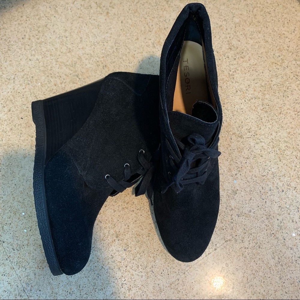 TESORI Marissa  Lace up Women Black Wedge Suede Booties size 12M .